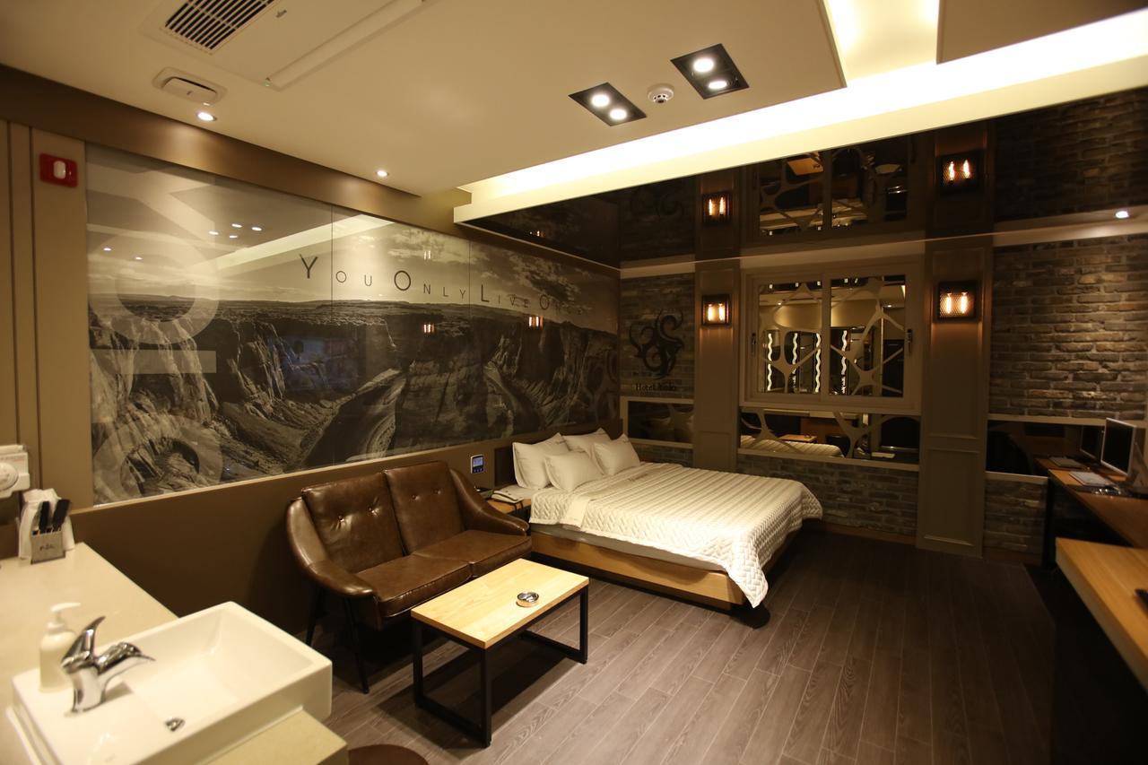 Hotel Yolo Chongnae-dong Екстериор снимка