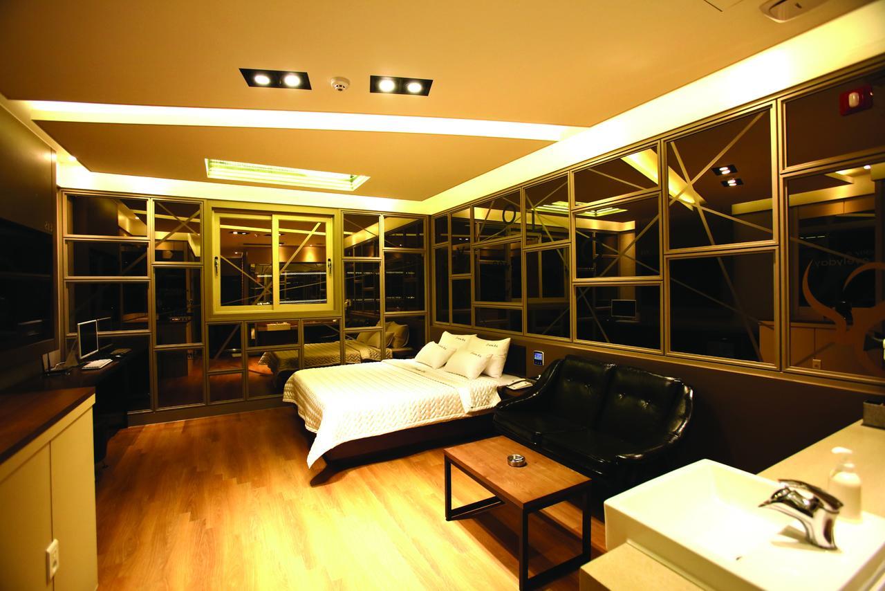 Hotel Yolo Chongnae-dong Екстериор снимка