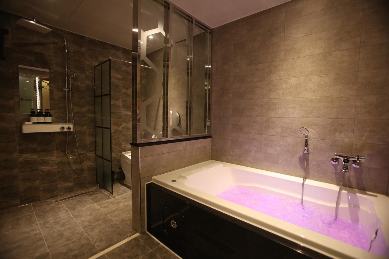 Hotel Yolo Chongnae-dong Екстериор снимка
