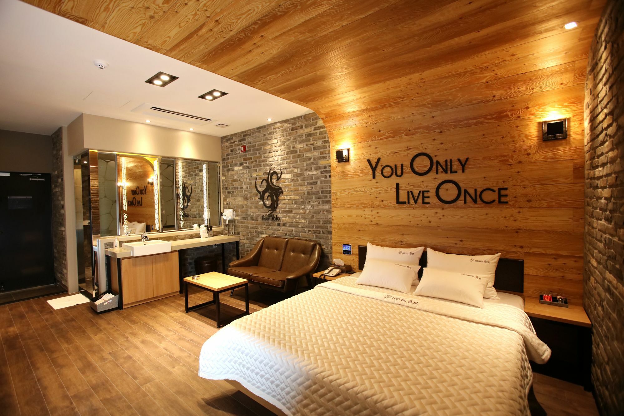 Hotel Yolo Chongnae-dong Екстериор снимка